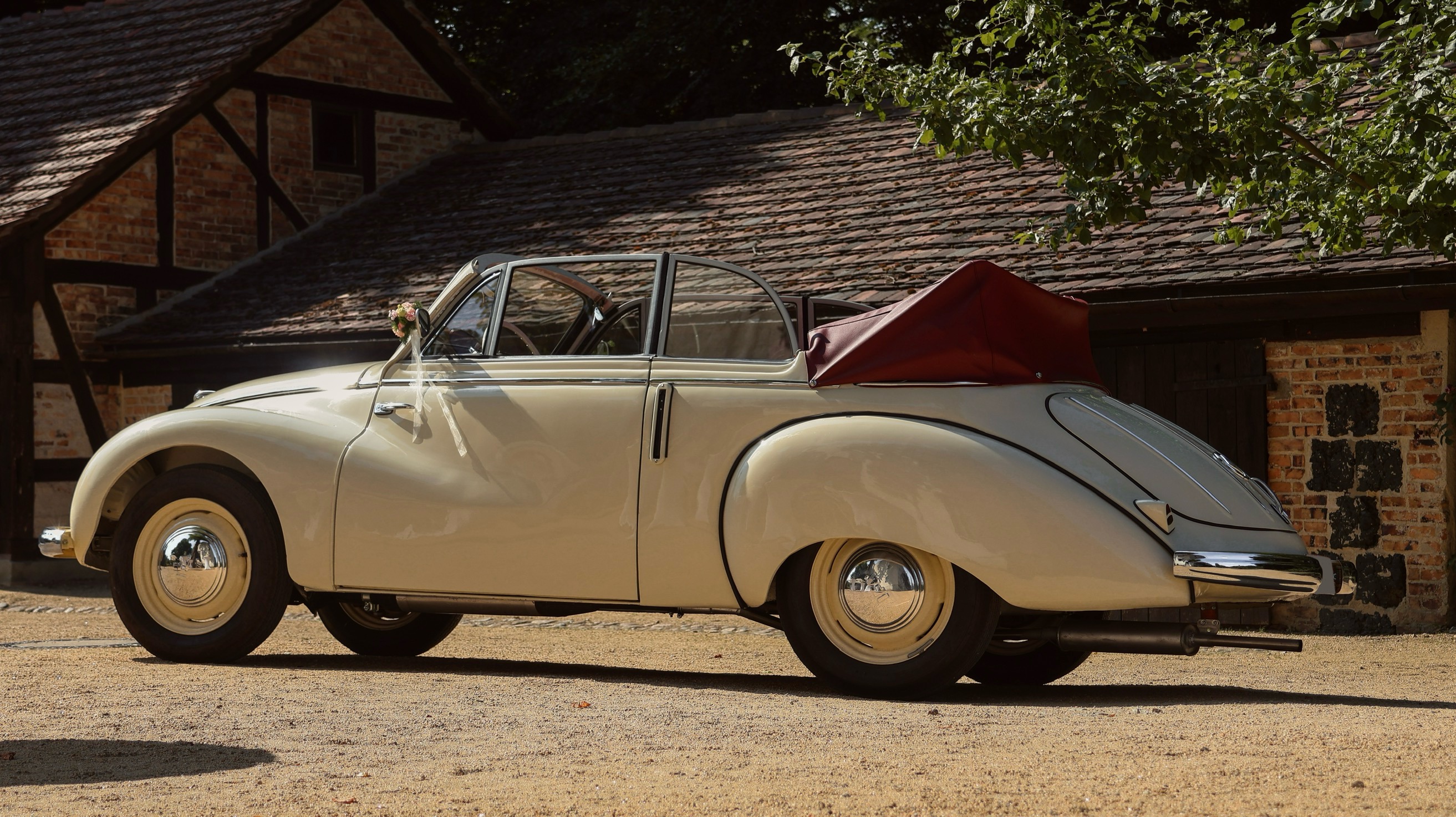 IFA F9 Cabrio - Oldtimer mit Cabrio-Funktion für warme Tage